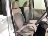 運転席、助手席☆ともにゆとりのある空間となっております♪