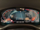 見やすいレイアウトにまとめられたインフォメーションディスプレイ。運転中に集中しながら必要な情報を把握することができます。