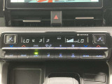 オートエアコンは温度を設定するだけで、自動で風量などを設定してくれます。運転しながら操作も必要ないので、安全性も向上します。