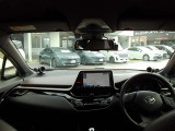 見通しのよいすっきりとした視界で、運転のしやすさは疲れにくさにも繋がりますよ♪