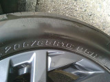タイヤサイズは、205/65R16です。