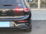 【バックフォグ】Volkswagenの車両は全車「バックフォグ」が装備されております!夜間走行や雨・霧で視界が悪い天候でも後方を走る車両に自車位置を知らせることができる安全装備となっております!