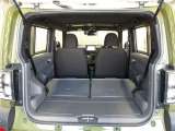 リヤシートを両方倒せば大きな荷物も車載可能です♪