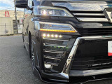 暗闇でも前方をくっきりと照らしてくれるライトです。夜の運転でも安心ですね