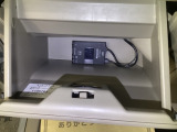【グローボックス】助手席の前にあるグローボックスです。小物の収納に便利です。