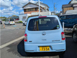 プライバシーガラス。後ろから室内への視線が気になりにくくなります。