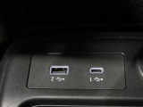 USB充電専用電源ソケットも付いています。モバイル機器などの充電専用
