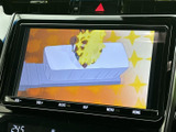 画面に映像を表示でき、停車中の待ち時間などにテレビや映像を楽しめます。画面いっぱいに見やすく表示されるため、車内で過ごす時間を有効に活用できます。