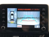 車の全周囲の画像が表示されます。運転席から見づらい個所なども、上空から見たような映像で確認できます。映像のきりかえも出来、後方確認だけでなく大変便利な機能です。