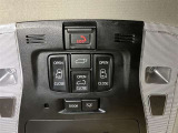 急な体調不良時も、ヘルプネットボタンを押すだけでヘルプネットセンターのオペレーターに繋がります。なお無償でのご利用期間は限定されています。サービスの詳細は販売店スタッフまでお尋ねください。