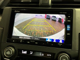 リバースギアに入れるだけで後方の表示へ切り替わります。夜間や雨の日の駐車も楽になりますよ。