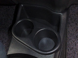 ドリンクホルダーを2つ装備しております。