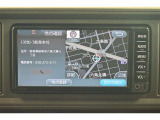 純正ナビを装備。タッチパネル式で使いやすく、お出かけもラクラクです。