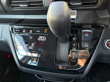 シフトレバーは直感的に使いやすい仕様です!初めて運転される方からご年配の方まで幅広い層に手軽にお使いいただけます!