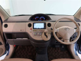 見通しのよいすっきりとした視界で、誰でも運転しやすいです。運転のしやすさは疲れにくさにも繋がりますよ♪