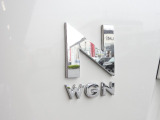 ★N-WGNエンブレム★日常に寄り添う安心感と洗練を表現。やさしく力強いロゴが上質さを演出し、毎日の移動を快適で心地よい時間にします!