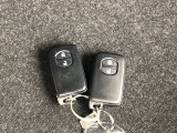 スマートキー2本付き!キーをポケットやカバンに入れておくだけでドアの施錠・開錠やエンジンスタートの操作が簡単です!