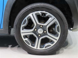 純正のアルミホイール装着車です。タイヤサイズは165/60R15です。