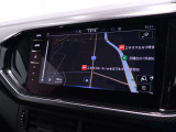 【トラベルアシスト】車間距離と車速を設定するだけで前車に追従。アクセルやブレーキ、ハンドル操作もサポートしてくれるので長距離運転もラクラクです。