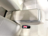 【アームレスト】運転中の身体の負担を軽減してくれるアームレストを装備♪