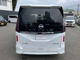 後部座席はプライバシーガラスとなっています。座っている人や置いてある荷物が見えにくくなっているのでプライバシーの確保が出来ます。ぜひ見て確認してみて下さい