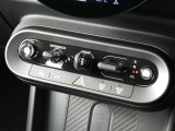 エンジンスタート/ストップのトグルスイッチやエアコンのボタンなどは、センターパネルに集約されています!
