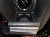 運転席の届きやすいところにドリンクホルダーがついています。視線をそらすことなく手に取れるので運転に集中できて安心ですね。