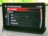 FMやAM、Bluetoothなどの選択項目が画面に並び、使いたい音源を確認しやすい表示です。日々の移動時間に合わせて、好みの音楽やラジオを選べます。
