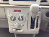 エアコン操作はダイヤル式で、運転中の操作も楽々です!