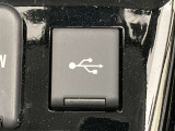 こちらのクルマはUSB接続コネクタも装備されています♪