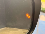 ブラインドスポットで死角に入った後方車両を検知してくれます。