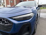 Audiは創業者であるホルヒの「いかなる時代においても第一級の素材を用い、操縦安定性に優れ、さらに進歩的なクルマの製造を目指す」という考え方に則り、こだわり抜かれたインテリアを目指しています。