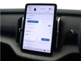 パイロット・アシストは、さまざまなシーンであなたをサポート。例えば、車線変更の際には、レーンチェンジ・アシスト(車線変更支援機能)がステアリング操作をサポート。車線変更のストレスを軽減します。