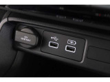 スマートフォンなどの音楽再生が可能なUSB接続ジャック装備車両です♪♪♪