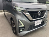LEDヘッドランプ:ハロゲンランプの約2倍の光量でより明るく遠くを照らし、夜間走行時の視認性を高めます。