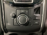 電動パーキングブレーキの搭載により、コンソールデザインの自由度が増すだけでなく安全性も向上。上り坂では路面勾配に応じて坂を登れる駆動力が発生してから解除するので後ろへずり下がる心配もありません!