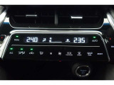 ★運転席と助手席でそれぞれお好みに合わせて温度設定が行えるフルオートエアコンです。外気温や室温、日射量を感知し、吹き出し温度、風量を緻密に制御します