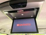 【フリップダウンモニター】大画面モニターで後席でもエンタメをお楽しみいただけます。小さなお子様にも大人気の装備です♪