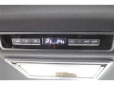 リヤオートエアコンで後席でも快適な車内空調です♪
