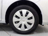 純正ホイールカバー付スチールホイール 175/65R15