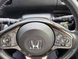 運転席の手元でシフトアップシフトダウンの操作が可能なパドルシフトを装備しています♪