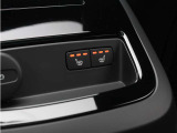 リアシートにもシートヒーターを装備。4席全てで独立した調整が可能です。