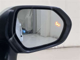 ウインカーミラーにはBSM(ブラインドスポットモニター)を搭載。隣を走る車両が死角に入るとLEDインジケーターを点灯。また、ウィンカーを出すとインジケーターも光って点滅!注意を促してくれます