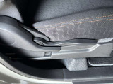 運転席シートリフター!ご自分の好きなシートポジションが取れるので運転が楽しくなりますし疲れにくいです。