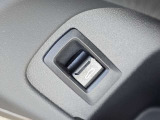 運転席の中からでもトランクを開けることができます!