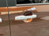 品質へのこだわり!フロアマットやシートなど車内をキレイに清掃し、ニオイや汚れなどを徹底的にクリーニングしてもらっております。室内はピカピカです☆