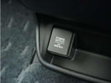 ◆12V電源ソケット◆スマートフォンの充電等にも便利な電源ソケット!使いやすい場所に装備されています。