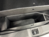 小物を入れれるアンダーボックスは荷物の整理整頓に役立ちます。