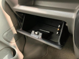 品質には自信があります!ハッピーの品質・キレイなお車をお届けさせていただきたい!そんな気持ちでキレイに仕上げております。フロアマットなどの清掃はもちろん、シート下なども徹底的に清掃しております。