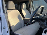 運転席も広々、ドライブも楽しめますね♪実際お座りいただくのが、分かりやすいと思います。お気軽にご来店ください!